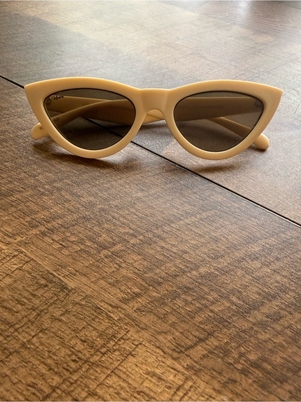 Retro Cream Cat-Eye Sunglasses for Women